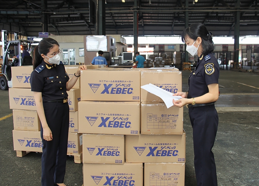 Triển khai nhiều giải pháp chống buôn lậu, gian lận thương mại cuối năm tại sân bay Tân Sơn Nhất